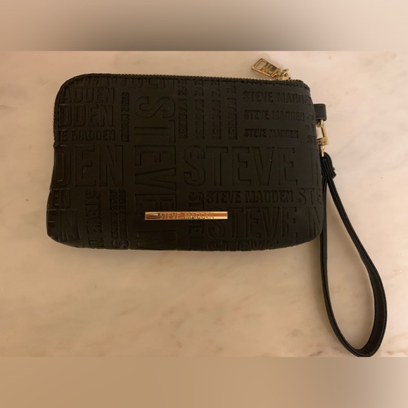 Steve Madden Women's Btrell Wristlet Black Floral Embossed, One Size EUC - Picture 3 of 6